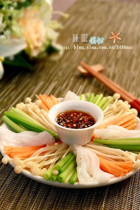 凉拌金针菇芹菜的做法(道脂肪含量不足1%的菜)